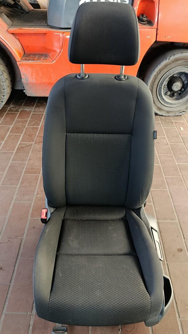 Foto: SITZ VORNE LINKS / FAHRERSITZ eines VW Golf Plus 1.2 TSI Special
