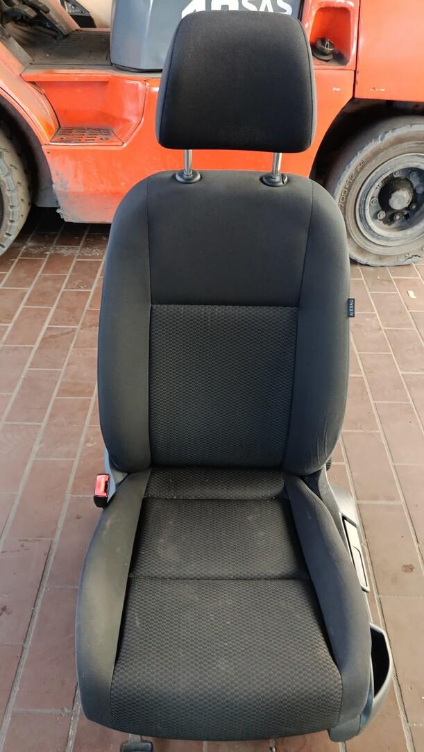 Foto: SITZ VORNE LINKS / FAHRERSITZ eines VW Golf Plus 1.2 TSI Special