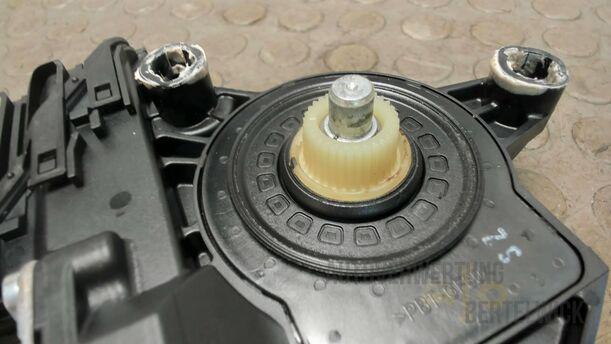 Foto: MOTOR FENSTERHEBER HINTEN LINKS eines VW Golf Plus 1.2 TSI Special