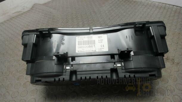 Foto: KOMBIINSTRUMENT / TACHOEINHEIT eines VW Golf Plus 1.2 TSI Special
