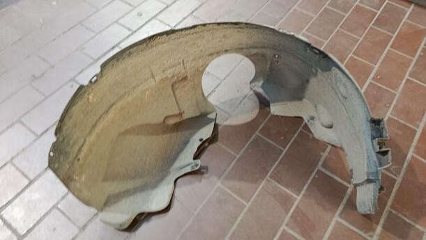 Foto: RADHAUSSCHALE/ INNENRADHAUS VORN RECHTS eines Ford Mondeo 2.0 Turnier Special