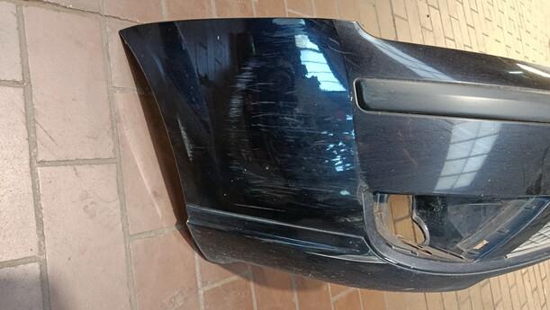 Foto: STOSSFÄNGER/ STOßSTANGE VORN ( SCHWARZ ) eines Ford Mondeo 2.0 Turnier Special