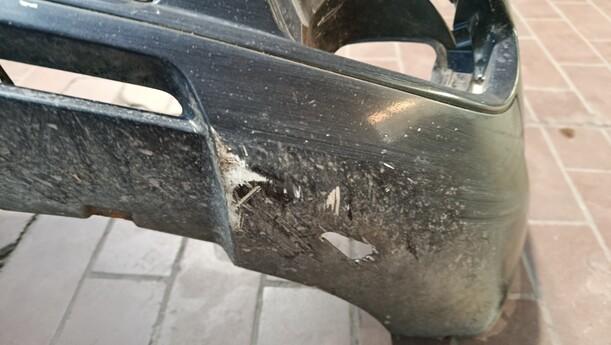 Foto: STOSSFÄNGER/ STOßSTANGE VORN ( SCHWARZ ) eines Ford Mondeo 2.0 Turnier Special