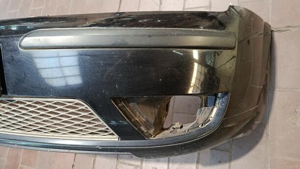 Foto: STOSSFÄNGER/ STOßSTANGE VORN ( SCHWARZ ) eines Ford Mondeo 2.0 Turnier Special