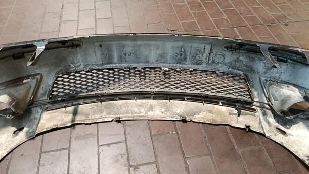 Foto: STOSSFÄNGER/ STOßSTANGE VORN ( SCHWARZ ) eines Ford Mondeo 2.0 Turnier Special