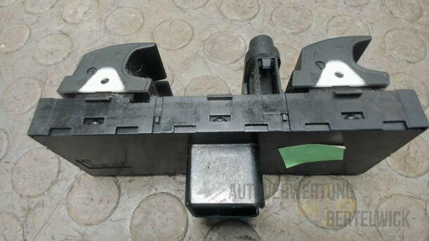 Foto: FENSTERHEBERSCHALTER VORNE LINKS eines VW Golf Plus 1.2 TSI Special