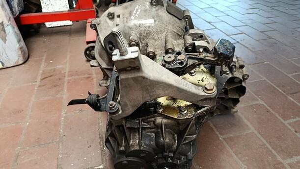 Foto: SCHALTGETRIEBE 1S7R7002BE eines Ford Mondeo 2.0 Turnier Special
