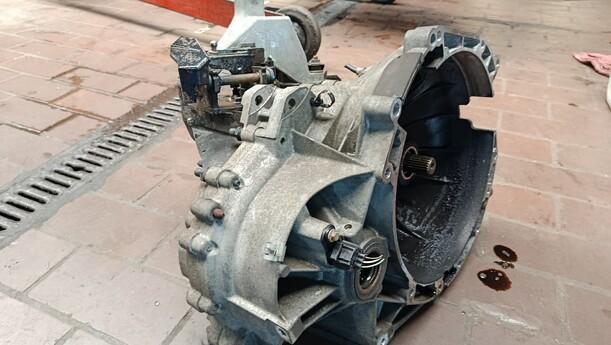 Foto: SCHALTGETRIEBE 1S7R7002BE eines Ford Mondeo 2.0 Turnier Special