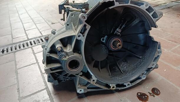 Foto: SCHALTGETRIEBE 1S7R7002BE eines Ford Mondeo 2.0 Turnier Special