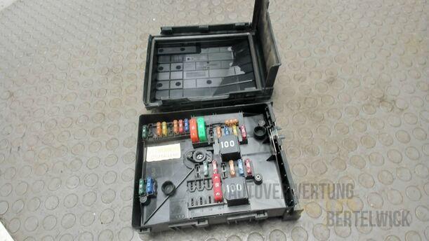 Foto: SICHERUNGSKASTEN / ZENTRALELEKTRONIK eines VW Golf Plus 1.2 TSI Special