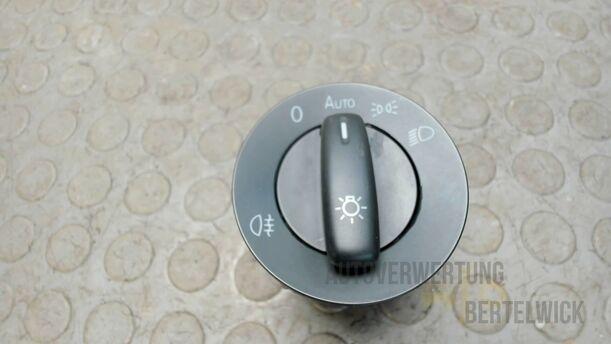 Foto: LICHTSCHALTER AUTOMATISCHES LICHT eines VW Golf Plus 1.2 TSI Special