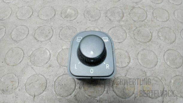 Foto: SCHALTER AUSSENSPIEGELVERSTELLUNG eines VW Golf Plus 1.2 TSI Special