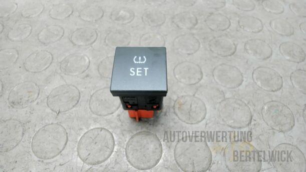 Foto: SCHALTER REIFENDRUCKKONTROLLE eines VW Golf Plus 1.2 TSI Special