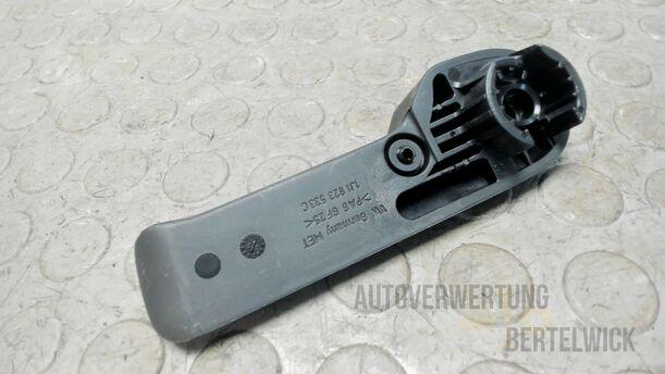 Foto: MOTORHAUBENGRIFF eines VW Golf Plus 1.2 TSI Special