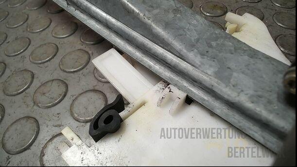Foto: FENSTERHEBER ELEKTRISCH HINTEN LINKS eines Ford Mondeo 2.0 Turnier Special