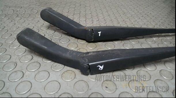 Foto: SCHEIBENWISCHERARME VORN eines Ford Mondeo 2.0 Turnier Special
