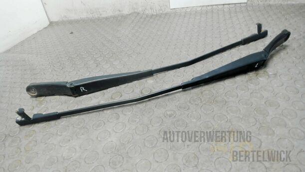 Foto: SCHEIBENWISCHERARME VORNE eines VW Golf Plus 1.2 TSI Special