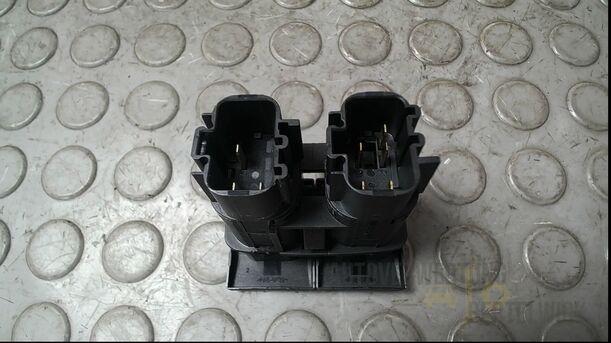 Foto: SCHALTER WARNBLINKANLAGE/ WARNBLINKSCHALTER eines Ford Mondeo 2.0 Turnier Special