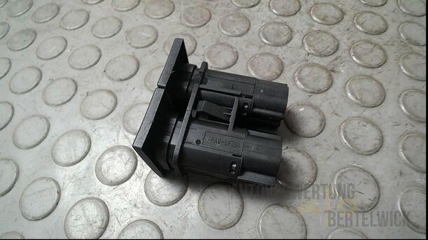 Foto: SCHALTER WARNBLINKANLAGE/ WARNBLINKSCHALTER eines Ford Mondeo 2.0 Turnier Special