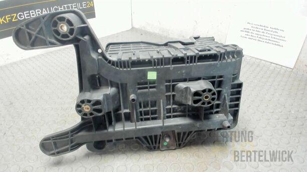 Foto: BATTERIEKASTEN eines VW Golf Plus 1.2 TSI Special