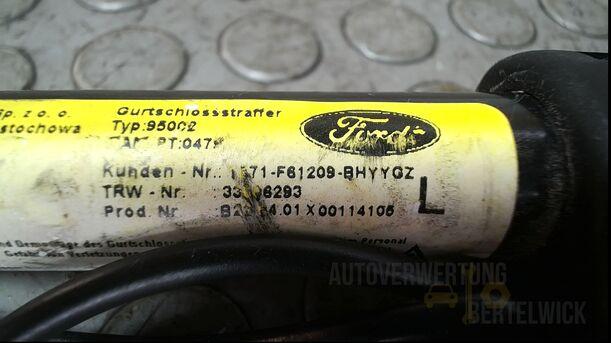 Foto: GURTSTRAFFER VORN LINKS eines Ford Mondeo 2.0 Turnier Special
