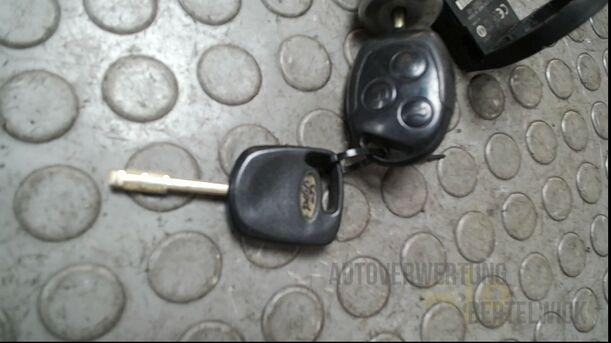 Foto: ZÜNDSCHLOSS/ SCHLIESSZYLINDER eines Ford Mondeo 2.0 Turnier Special