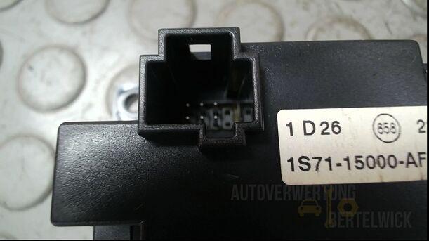 Foto: UHR eines Ford Mondeo 2.0 Turnier Special