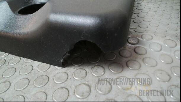 Foto: MOTORABDECKUNG eines Ford Mondeo 2.0 Turnier Special