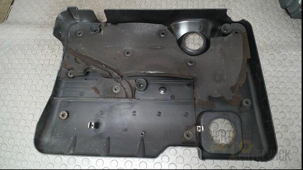 Foto: MOTORABDECKUNG eines Ford Mondeo 2.0 Turnier Special