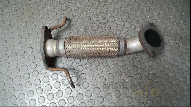 Foto: AUSPUFFROHR VORN eines Ford Mondeo 2.0 Turnier Special