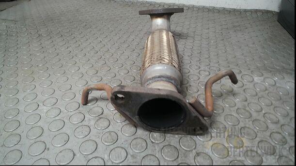 Foto: AUSPUFFROHR VORN eines Ford Mondeo 2.0 Turnier Special