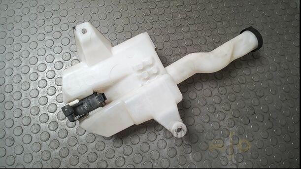 Foto: SCHEIBENWASCHBEHÄLTER eines Ford Mondeo 2.0 Turnier Special