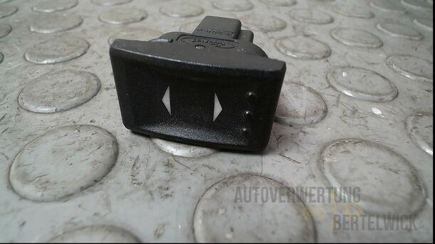 Foto: FENSTERHEBERSCHALTER eines Ford Mondeo 2.0 Turnier Special