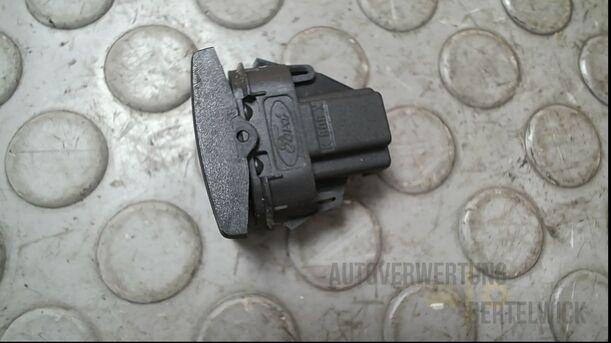 Foto: FENSTERHEBERSCHALTER eines Ford Mondeo 2.0 Turnier Special
