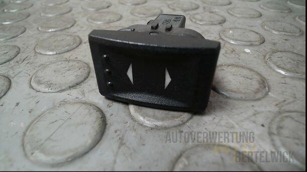 Foto: FENSTERHEBERSCHALTER eines Ford Mondeo 2.0 Turnier Special