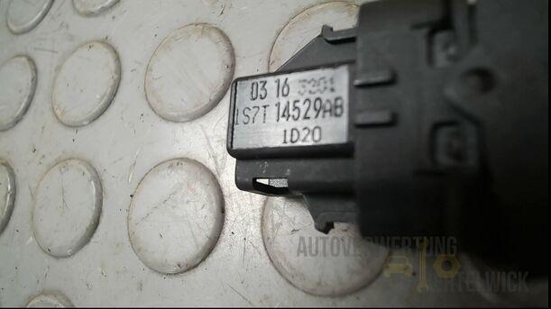 Foto: FENSTERHEBERSCHALTER eines Ford Mondeo 2.0 Turnier Special