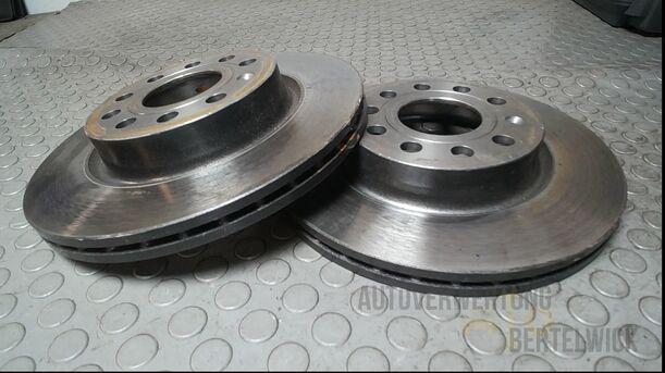 Foto: BREMSSCHEIBEN ( BREMBO ) eines VW Golf Plus 1.2 TSI Special