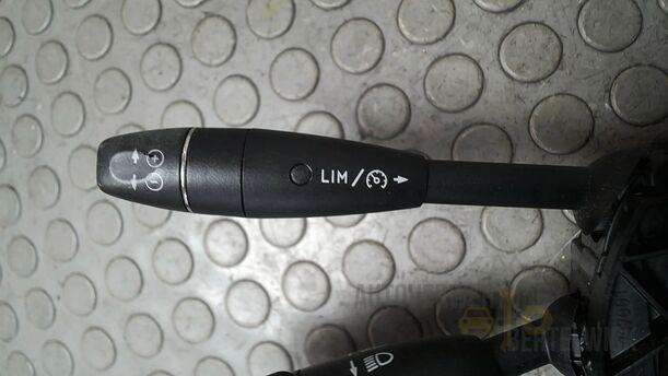 Foto: BLINKSCHALTER/ KOMBISCHALTER/ LENKSTOCKSCHALTER eines Mercedes-Benz C 220 T CDI DPF Special