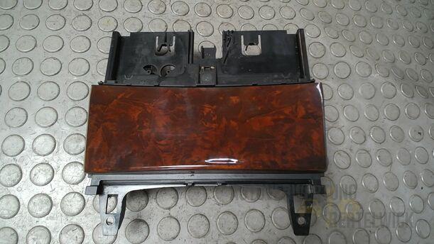 Foto: ABLAGE MITTELKONSOLE eines Mercedes-Benz C 220 T CDI DPF Special