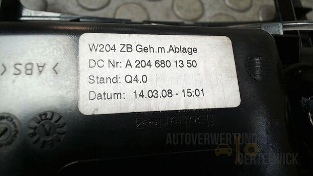 Foto: ABLAGE MITTELKONSOLE eines Mercedes-Benz C 220 T CDI DPF Special