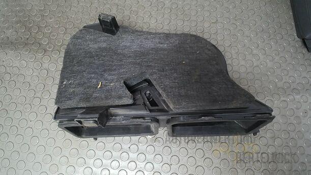 Foto: ABDECKUNG GEBLÄSEGEHÄUSE/ GEHÄUSE LUFTANSAUGUNG eines Mercedes-Benz C 220 T CDI DPF Special