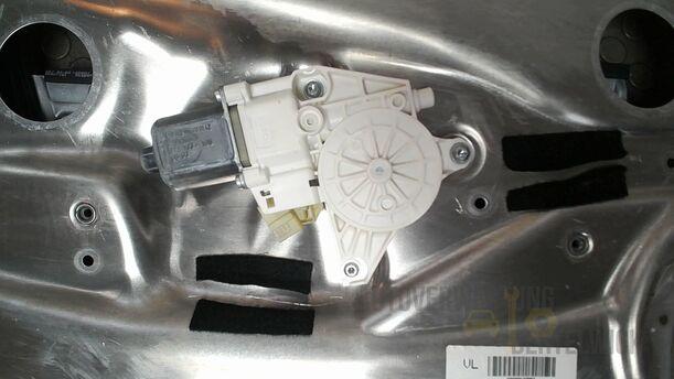 Foto: FENSTERHEBER VORN LINKS eines Mercedes-Benz C 220 T CDI DPF Special