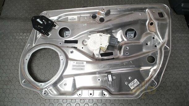 Foto: FENSTERHEBER VORN RECHTS eines Mercedes-Benz C 220 T CDI DPF Special
