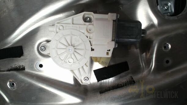 Foto: FENSTERHEBER VORN RECHTS eines Mercedes-Benz C 220 T CDI DPF Special