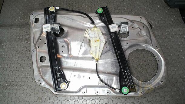 Foto: FENSTERHEBER VORN RECHTS eines Mercedes-Benz C 220 T CDI DPF Special