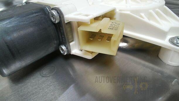 Foto: FENSTERHEBER HINTEN LINKS eines Mercedes-Benz C 220 T CDI DPF Special