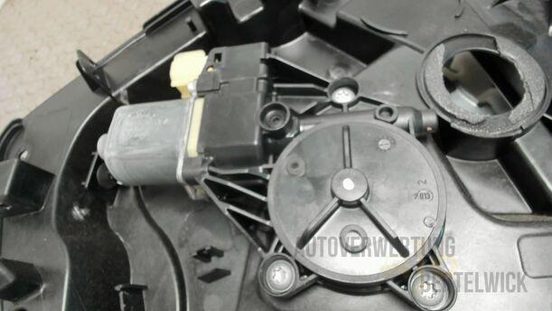 Foto: FENSTERHEBER VORNE  RECHTS ELEKTRISCH ( 4/5 TÜRER ) eines Ford Fiesta 1.4 Lounge