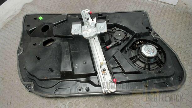 Foto: FENSTERHEBER VORNE  RECHTS ELEKTRISCH ( 4/5 TÜRER ) eines Ford Fiesta 1.4 Lounge