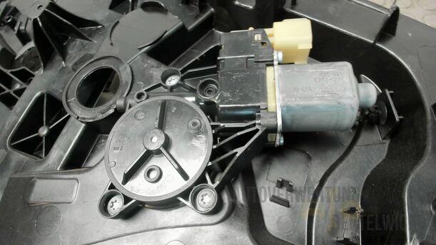 Foto: FENSTERHEBER VORNE LINKS ELEKTRISCH ( 4/5 TÜRER ) eines Ford Fiesta 1.4 Lounge