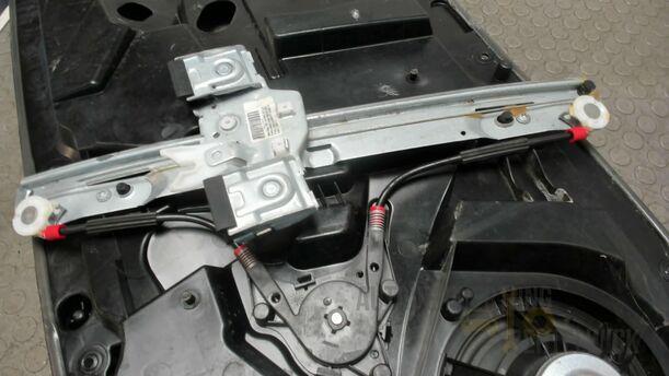 Foto: FENSTERHEBER VORNE LINKS ELEKTRISCH ( 4/5 TÜRER ) eines Ford Fiesta 1.4 Lounge
